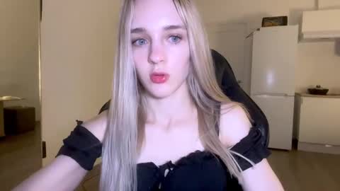 Snapshot of sailormoon666_ chatting on March 4, 8:27 pm Sofia online show from March 4, 8:27 pm