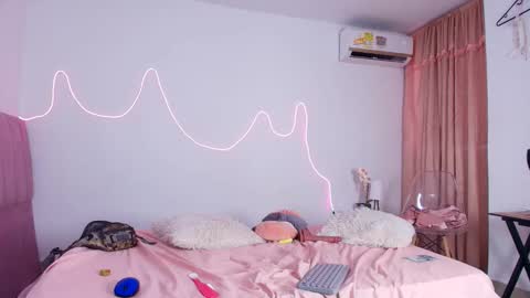 salome_horny3 online show from February 22, 8:32 pm