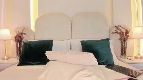   online show from December 4, 9:59 pm