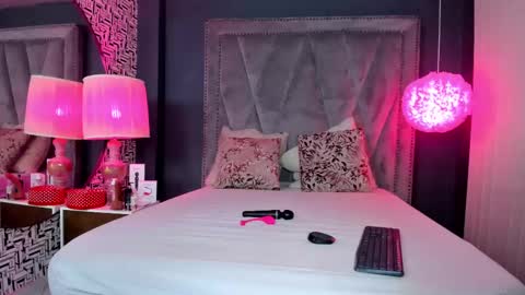 Samanta... online show from February 25, 7:38 pm