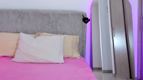 Samantha Ferrec online show from January 17, 6:33 pm