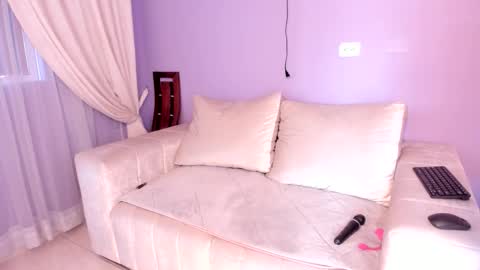 samantha_thompsoon online show from November 1, 9:30 pm