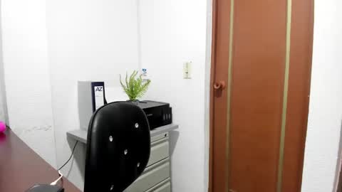 Snapshot of sami_cutte chatting on December 21, 7:27 pm sami_cutte online show from December 21, 7:27 pm