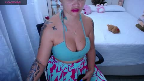 Snapshot of sara__stone1 chatting on February 1, 3:52 am   online show from February 1, 3:52 am