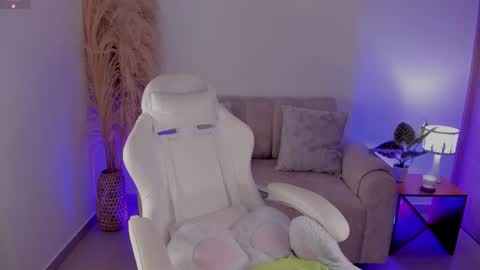 S A R A online show from November 8, 2:05 am