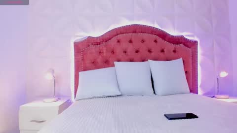 sara laurent  online show from January 13, 1:04 pm