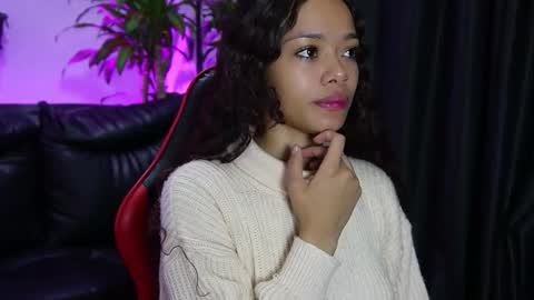 sara  online show from December 4, 2:08 pm