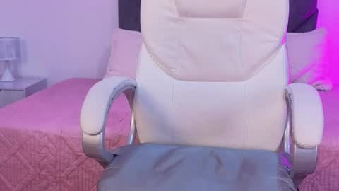 sara  online show from October 20, 3:04 pm