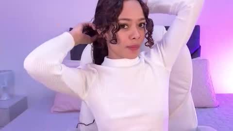 sara  online show from October 28, 3:40 pm