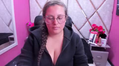 sara_thonson_ online show from November 28, 3:59 pm