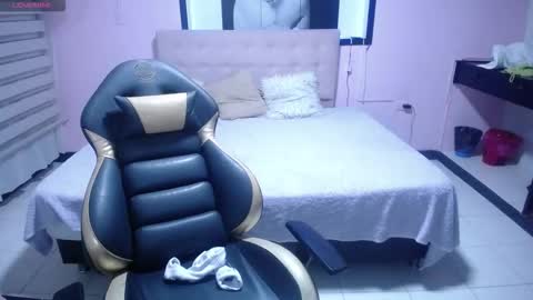 sara_valderrama_ online show from January 6, 5:38 pm