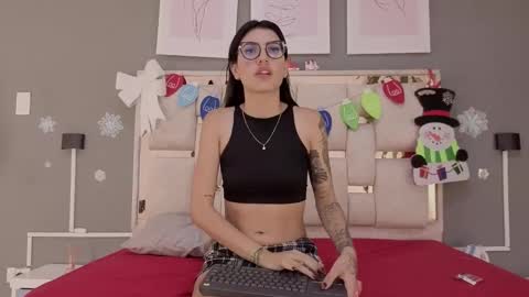 sara online show from November 25, 3:09 am