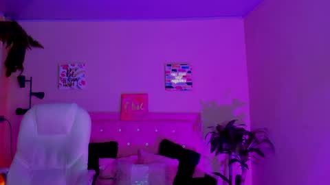 Sarah Ramirez online show from March 7, 9:27 pm