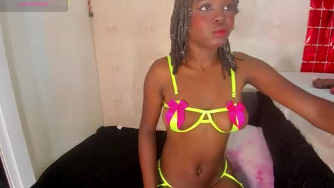 saraacollinss online show from February 13, 8:54 pm