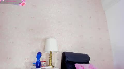 saraacollinss online show from October 16, 9:50 pm