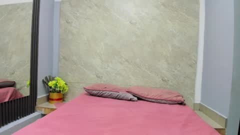 Sarah online show from December 15, 11:59 am