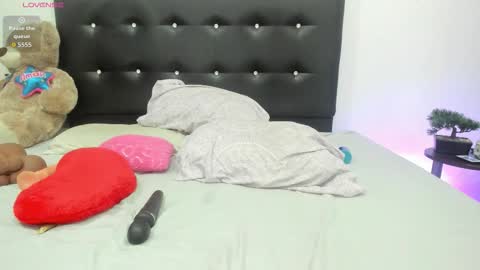 sarah_lowee online show from September 24, 10:20 pm