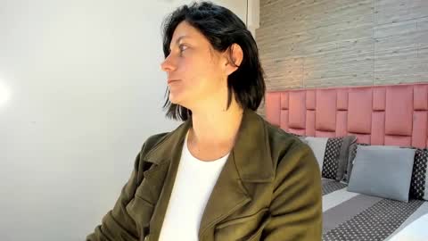 Sarah Deyvis online show from March 4, 2:10 pm