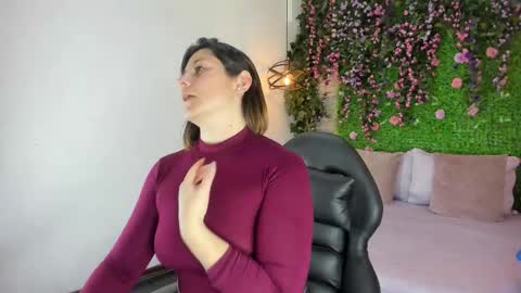 Sarah Deyvis online show from February 20, 2:51 pm