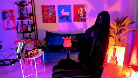 Divine Sarah NONUDE model online show from December 20, 11:25 am