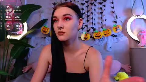 Sarah  online show from November 1, 9:30 pm