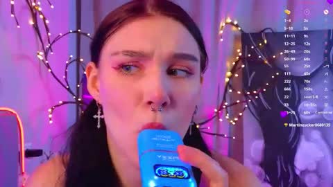 Sarah  online show from November 24, 10:45 pm