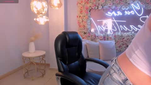 Sarah Rhodes online show from February 17, 11:31 am