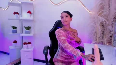 sarajoness__ online show from February 11, 4:03 am