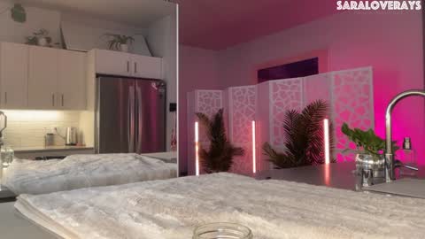 saraloverays online show from January 8, 2:03 am