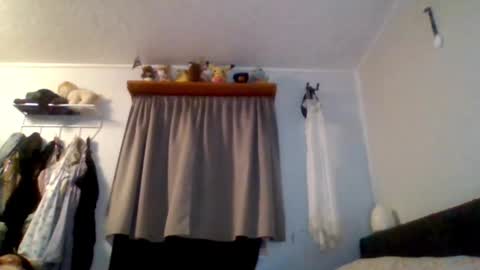 Snapshot of sarapatches chatting on October 15, 8:17 am sarapatches online show from October 15, 8:17 am