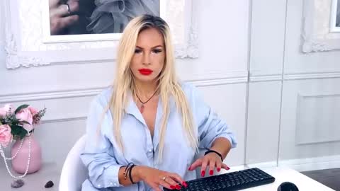 Snapshot of sashavaughn chatting on September 27, 2:24 pm Sasha online show from September 27, 2:24 pm