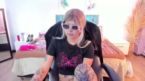 saskia_vellour online show from January 16, 7:43 pm