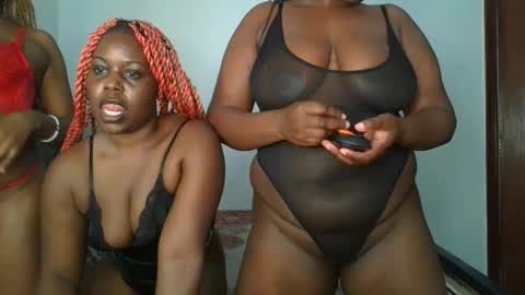 sassie_bee online show from November 3, 5:50 pm