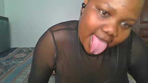 sassie_bee online show from November 1, 11:25 am