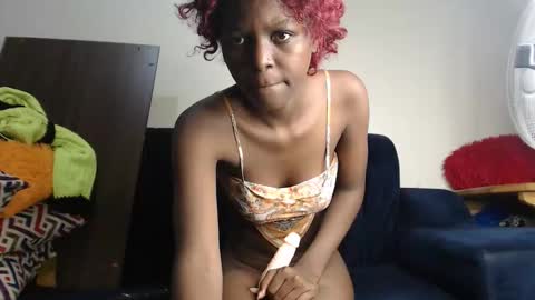 Snapshot of sassyvece12 chatting on October 25, 1:57 am Sassy online show from October 25, 1:57 am