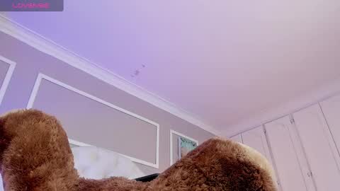 scarlet hill online show from December 21, 2:15 pm