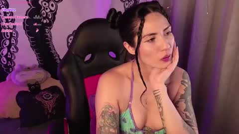 Snapshot of scarlet__perverted chatting on October 22, 9:14 am Explicit Content online show from October 22, 9:14 am