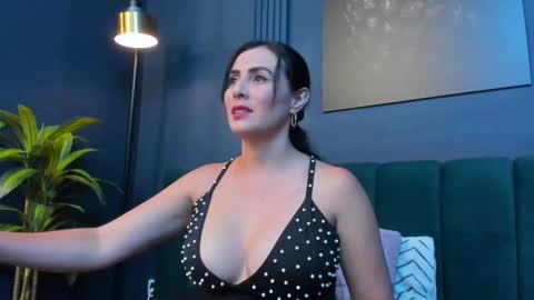 Scarlet Edwars online show from October 25, 7:43 pm