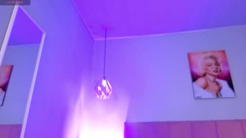 Scarlet  online show from November 24, 4:25 am