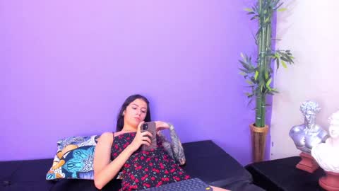 Snapshot of scarletjonesx chatting on December 12, 6:31 pm Denis online show from December 12, 6:31 pm
