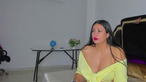 Snapshot of scarlettross_ chatting on December 3, 12:05 pm Scarlett Ross online show from December 3, 12:05 pm