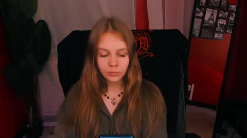 Snapshot of selen_hells_weet chatting on October 23, 5:08 pm Selena online show from October 23, 5:08 pm