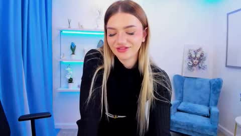 Snapshot of selenaemoore chatting on October 4, 5:13 am selenaemoore online show from October 4, 5:13 am