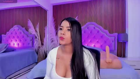 selenastonne online show from December 13, 8:04 pm