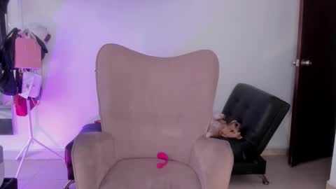 Alejandra  online show from November 18, 5:03 pm