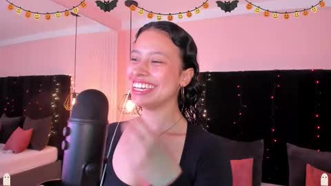 Snapshot of selene_rousse chatting on October 23, 3:01 am Selene Rousse online show from October 23, 3:01 am