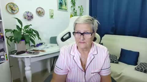 Selenna online show from December 19, 7:17 pm