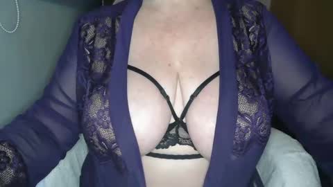 Snapshot of sensual_cris chatting on March 9, 3:38 pm CRIS  online show from March 9, 3:38 pm