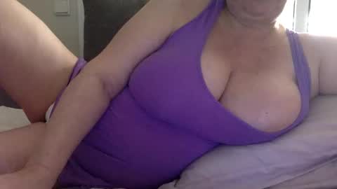 Snapshot of sensual_cris chatting on October 13, 8:39 am CRIS  online show from October 13, 8:39 am