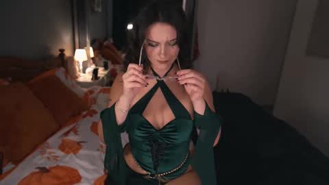 Jasmine online show from October 14, 3:03 pm